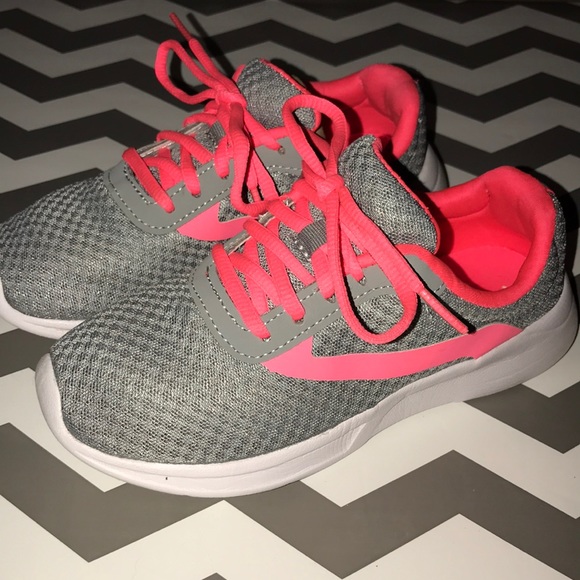 Athletic Works mesh sneakers - Picture 3 of 10